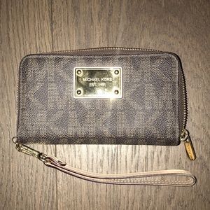 Michael Kors Wristlet / Wallet